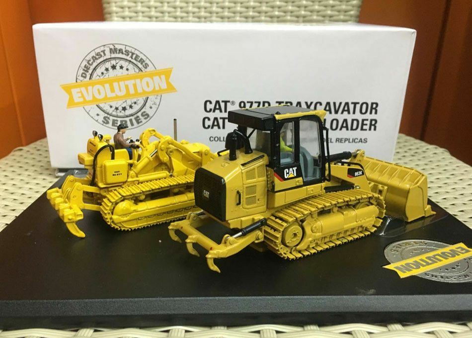 Evolution Cat 977D Traxcavator + 963K Track Loader 1:50 Diecast