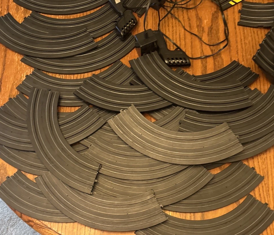 Juego de carreras realistas 2 coches un coche necesita reparación pero funciona. Probado en pista Foto 2 de 4