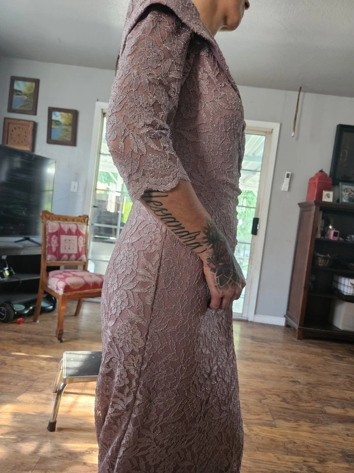 Olega Cassini form Fitting V-Neck Glitter Lavender/Mocha Lace Dress Size 6 MOB/ - Image 4 of 4