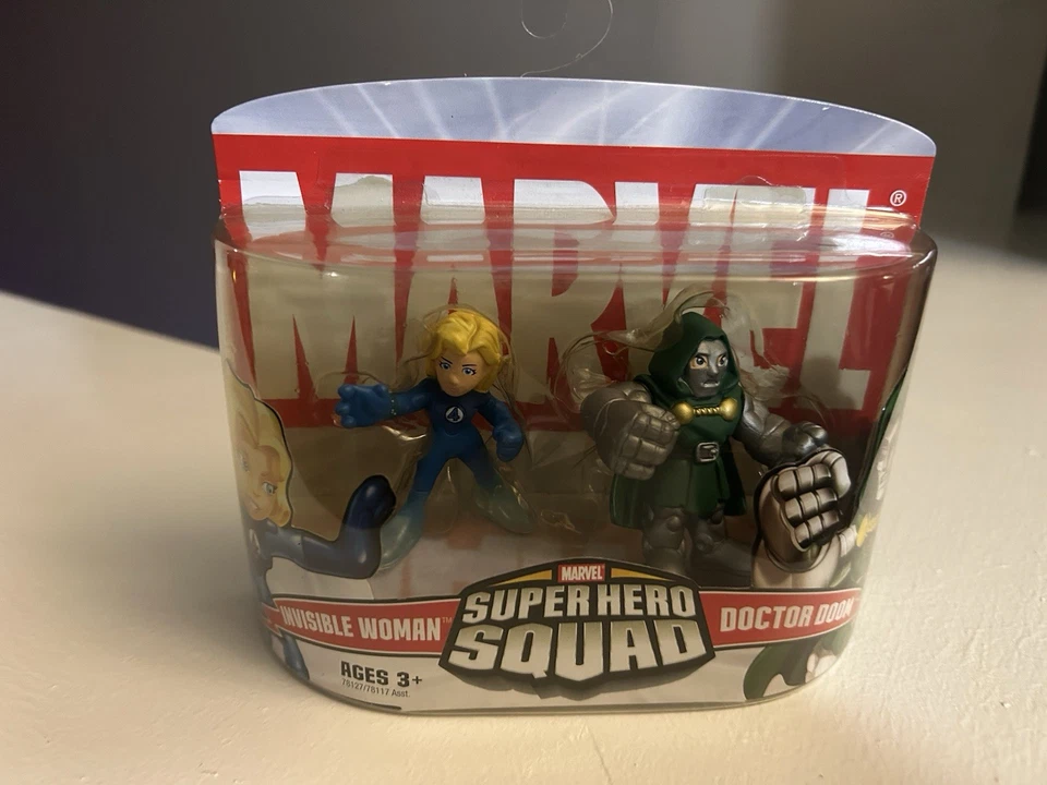 Hasbro Marvel Super Hero Squad Fantastic Four Invisible Woman Dr. Doom Figura 2” Foto 2 de 4