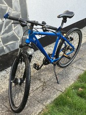 Blaues Mountainbike  