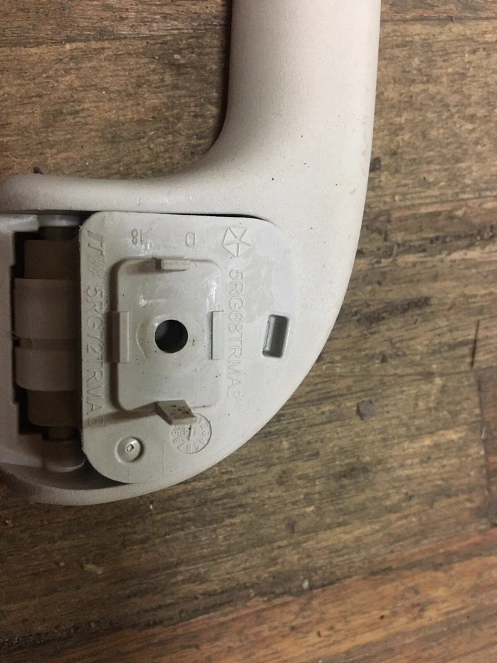 2015 2016 2017 克莱斯勒 200 手柄抓取前内饰 5RG68TRMAB 原始设备制造商最便宜 — 第 3/3 张图片