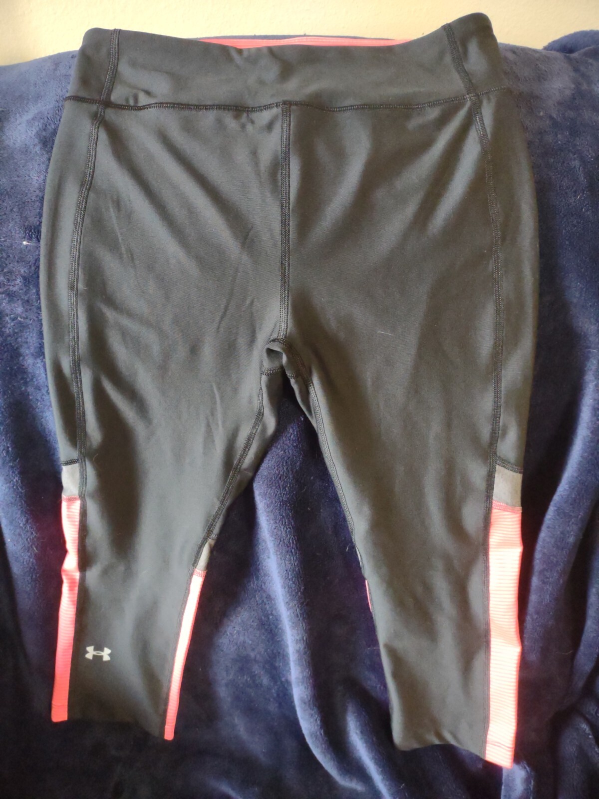 under armour compression capris size medium - image 1