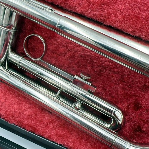 YAMAHA YTR-1310 Trumpet with Hard Case Silver Nickel Brass working - Picture 5 of 9