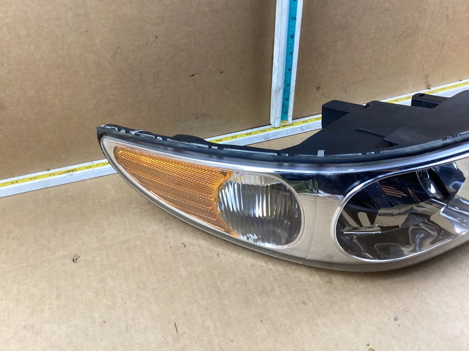 Conjunto de farol dianteiro esquerdo do lado do motorista Buick LeSabre 2000 - 2005 - Imagem 3 de 4