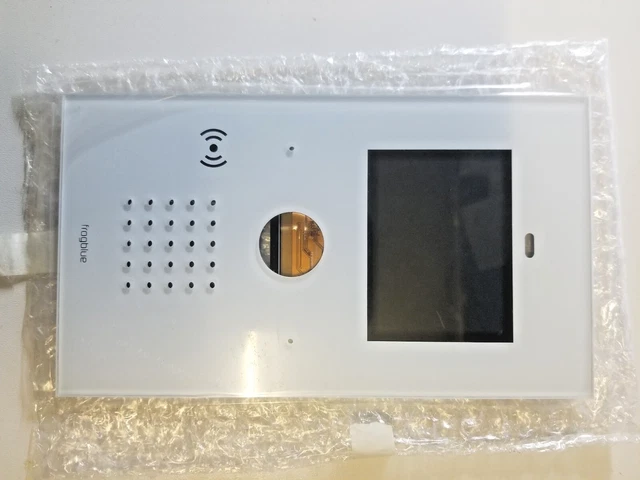 MOBOTIX touchscreen display for smart home system