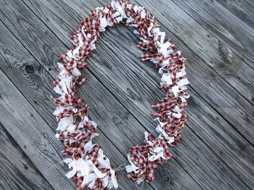 Rag garland 6ft Burgundy Cream White Rustic Farmhouse Americana Primitive NEW
