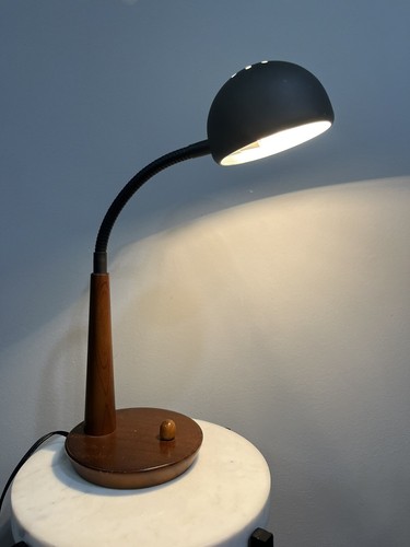 Vintage 1990’s Adesso (?) Black w/ Wood Grain Adjustable Gooseneck Accent Lamp - 第 1/20 張圖片
