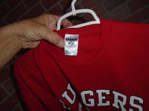RUTGERS SCARLET KNIGHTS LOGO TSHIRT SIZE MEDIUM NEVER WAS WORN - Picture 2 of 2