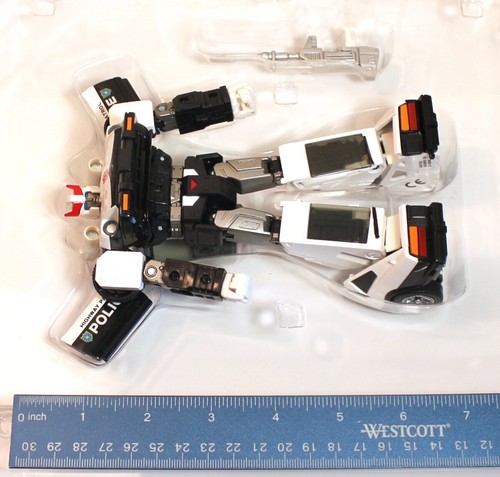 Transformers Masterpiece MP-04, Autobot PROWL (Toys-R-Us Excl) - Opened/Complete - Picture 8 of 12