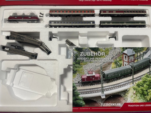 Fleischmann 931881 Startset BR 221 mit Schnellzug DB Ep.IV - unvollständig!