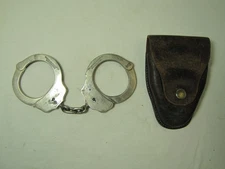 Vintage THE PEERLESS HANDCUFF Co. 217178  NO KEY With Leather Case USED
