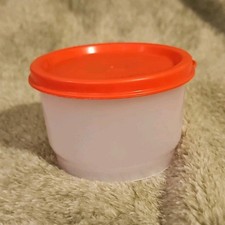 Tupperware Piccolo Contenitore Rotondo per Alimenti, Trasparente e Rosso, Coperchio a Scatto, 1/2 Tazza