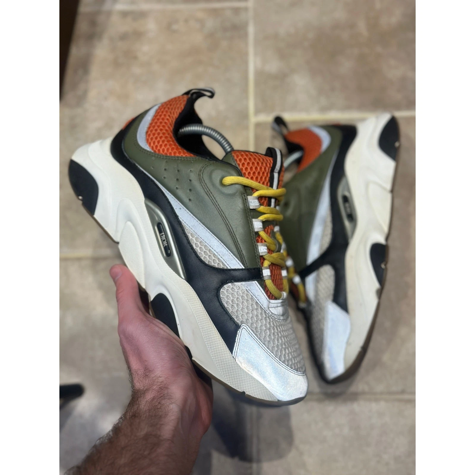 Taille 9   Baskets Dior B22 « Orange olive »