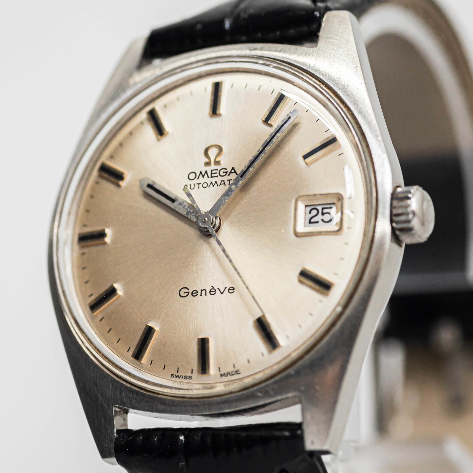 Vintage 1969 **NEAR MINT** OMEGA Geneve Cal.565 Automatic Date Silver 34mm Men's