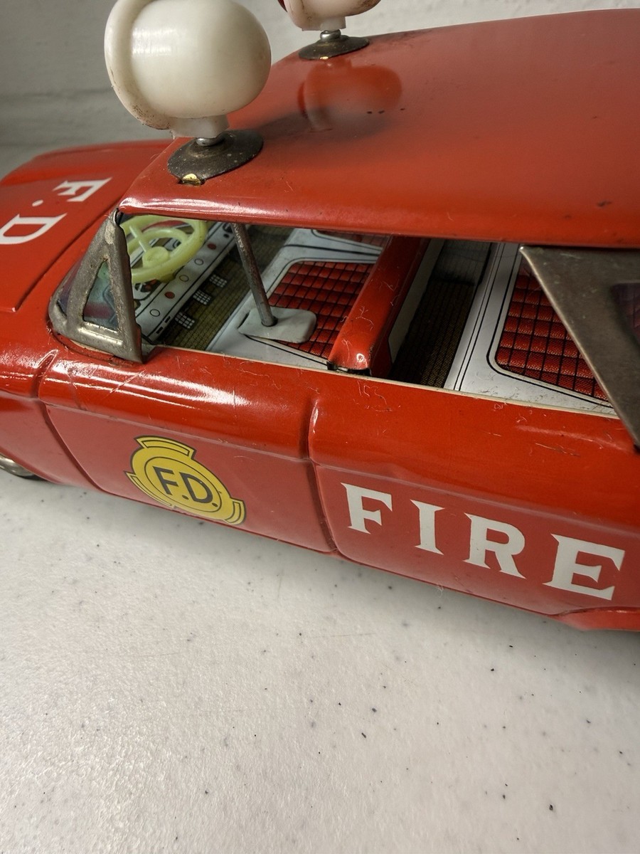 VINTAGE ICHIKO 1960 CHEVROLET CORVAIR TIN FRICTION FIRE CHIEF CAR
