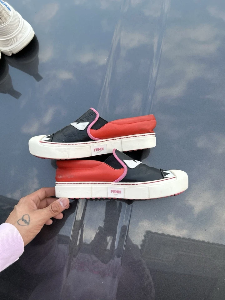 Zapatillas bajas Fendi Monster para mujer Foto 2 de 4