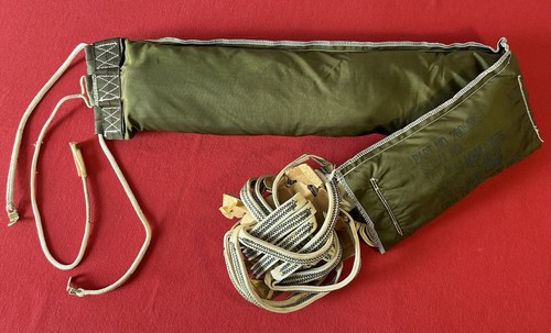 U.S Vietnam Era Parachute Pack / 1975 Dated / Military Issue - Mills MFG. Corp - Picture 5 of 22