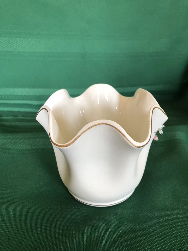 Cuenco/plantador bisque blanco Lefton estilo capodimonte flores pequeñas, borde con volantes Foto 2 de 4