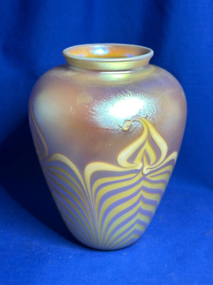Don Carlson Studio art glass gold iridescent pulled feather vase