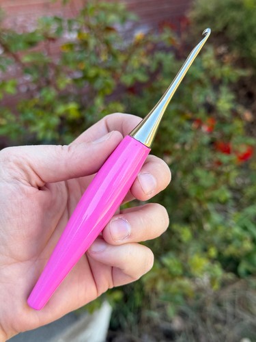 Furls Odyssey Pink & Nickel Crochet Hook - F - 3.75mm (discontinued)