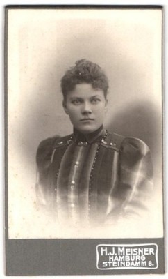 Photograph H. J. Meisner, Hamburg, Steindamm 8, portrait young woman in striped 