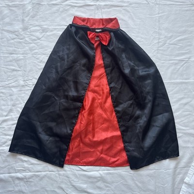 VAMPIRE DRACULA HALLOWEEN Schwarz Rot Umhang für Kinder passt für 6-10 Jahre
