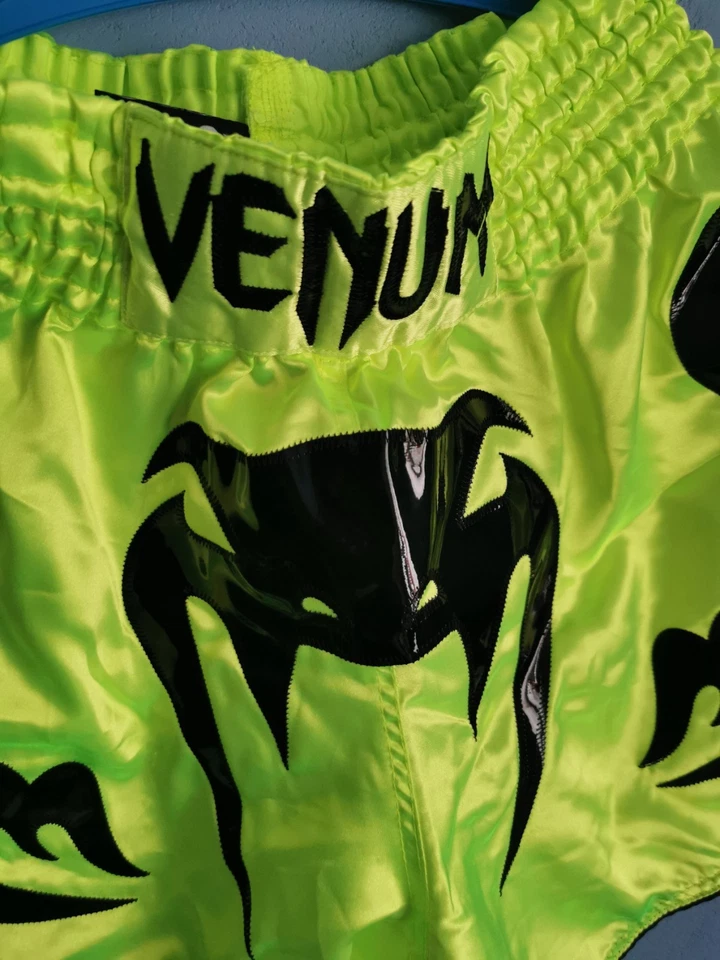 Pantalones Cortos Venum Bangkok Inferno Muay Thai Para Hombres Grandes Kickboxing MMA Foto 2 de 4