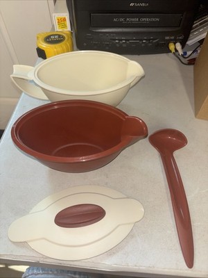 Tupperware Legacy Saucy Server Insulated Gravy Boat 5pc 5168 & Lid White Brown
