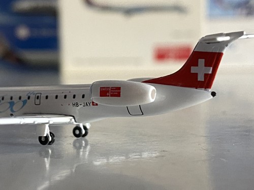 Phoenix Models TucanoLine Swiss International Embraer ERJ-145 1:400 HB-JAY - Picture 7 of 12