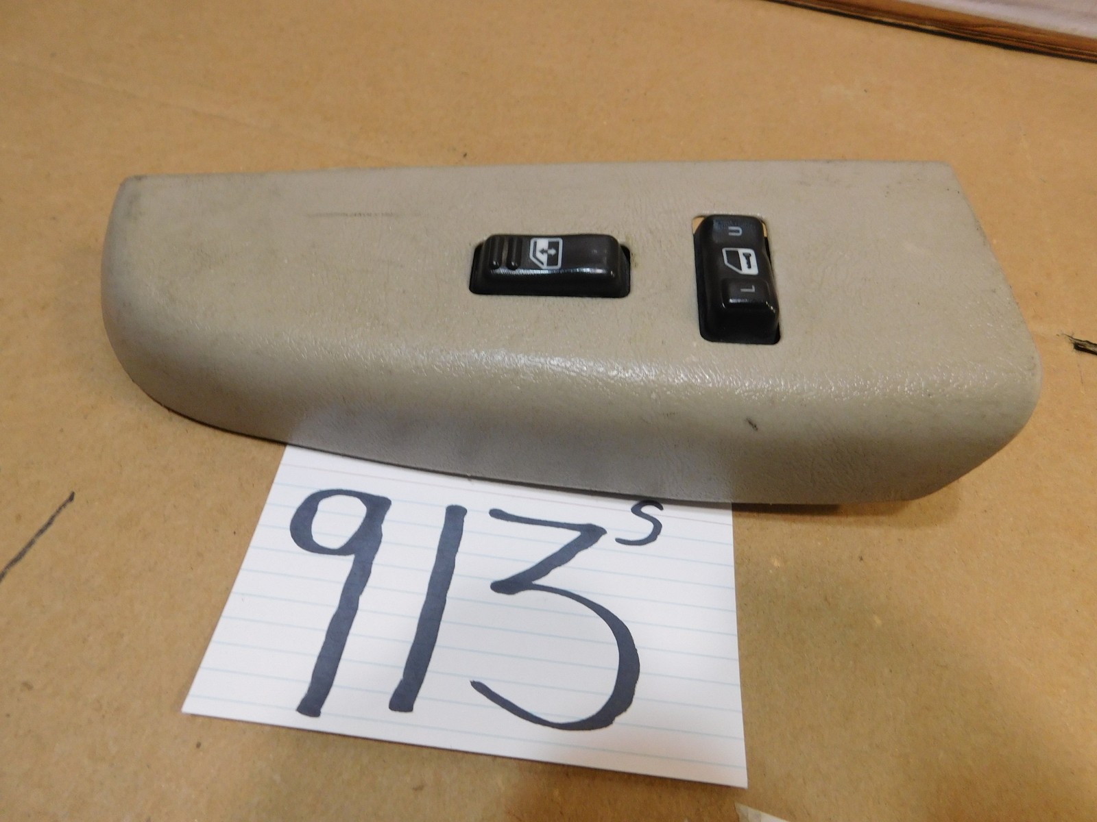 99 00 01 02 Chevrolet Suburban PASSENGER FRONT Window Switch USED #913-S
