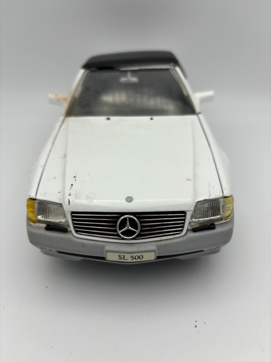 Revell Mercedes Benz 500SL White 1:18 Scale Diecast Model Car
