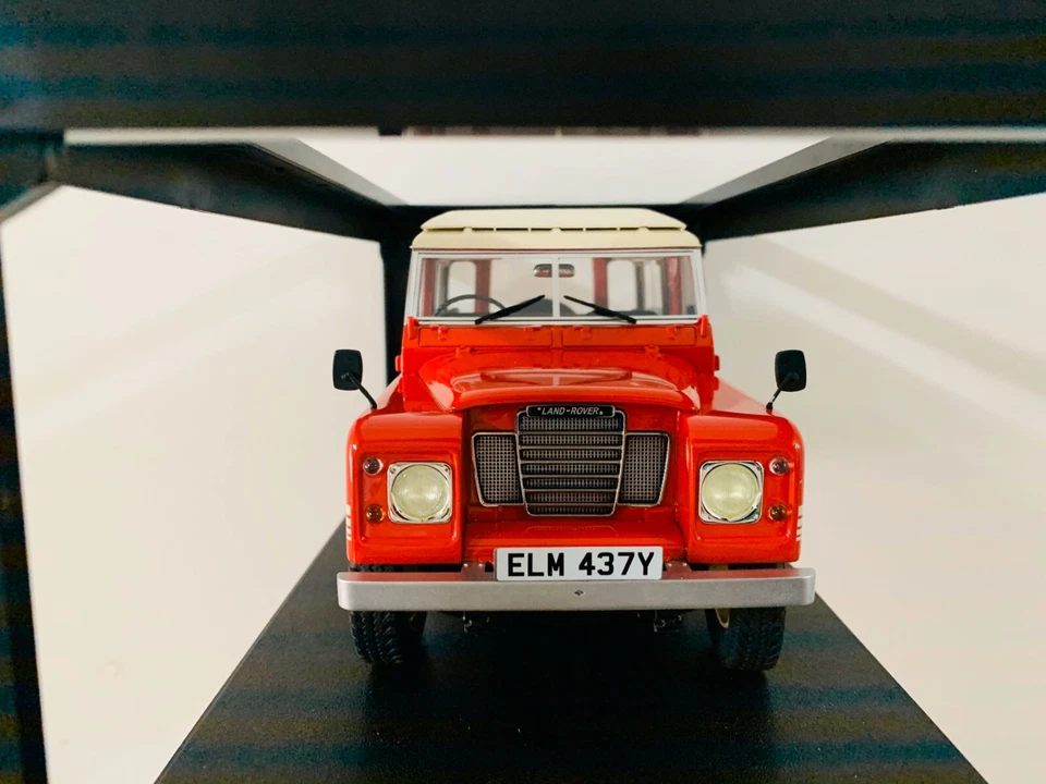 Cult Models! 1:18 Resin Model Car Land-Rover 88 Series III County Masai Red 1978 - Image 2 of 4