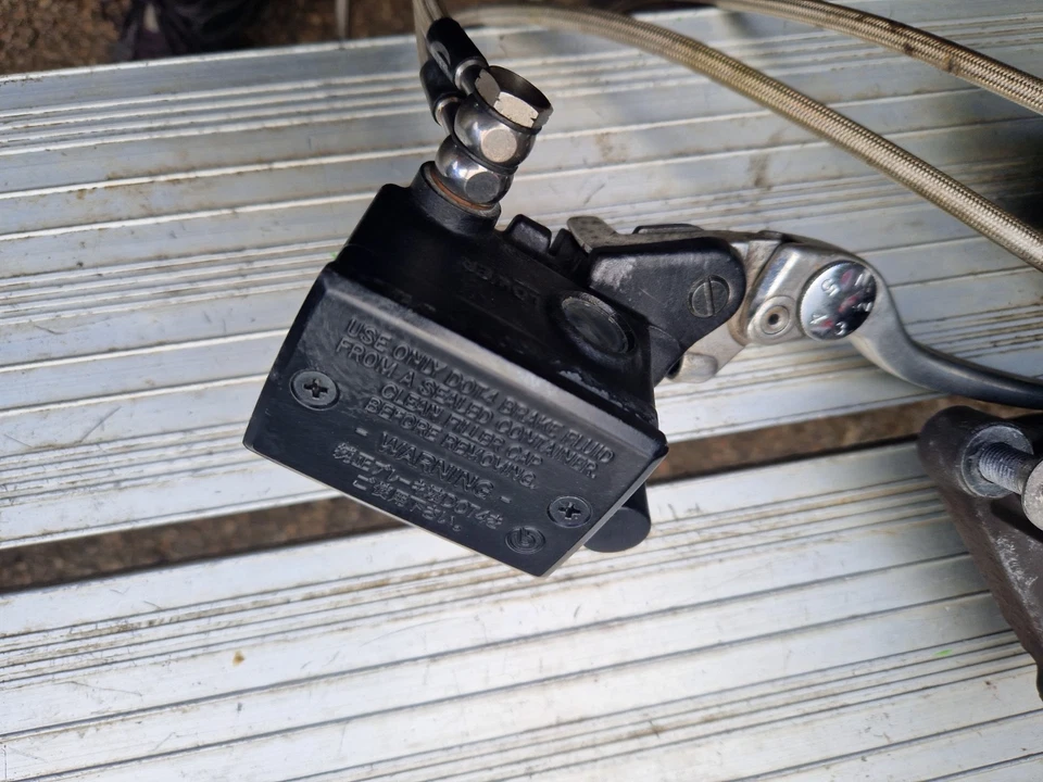 Pinzas delanteras Yamaha Fazer FZ6 2004 2007 R&G mangueras trenzadas y maestras... Foto 2 de 4