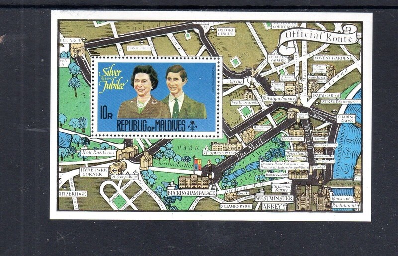 MALDIVES #668 1977 QEII 25TH ANNIV. MINT VF NH O.G S/S
