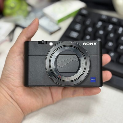 Sony Cyber-shot DSC-RX100 VA RX100M5A 20.1MP Digital Camera w/180°Tilting screen