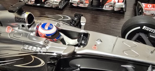 F1 McLaren Mercedes MP4-29 2014 Jenson Button 1:18 Minichamps - Picture 10 of 14