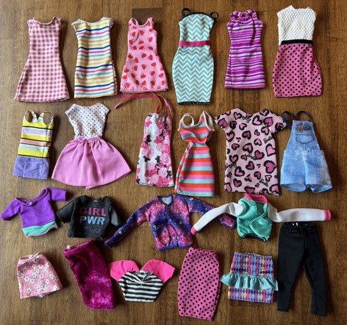 Barbie Kleidung Outfits Kleider Röcke Oberteile Hosen Paket Set Rosa - Bild 1 von 9