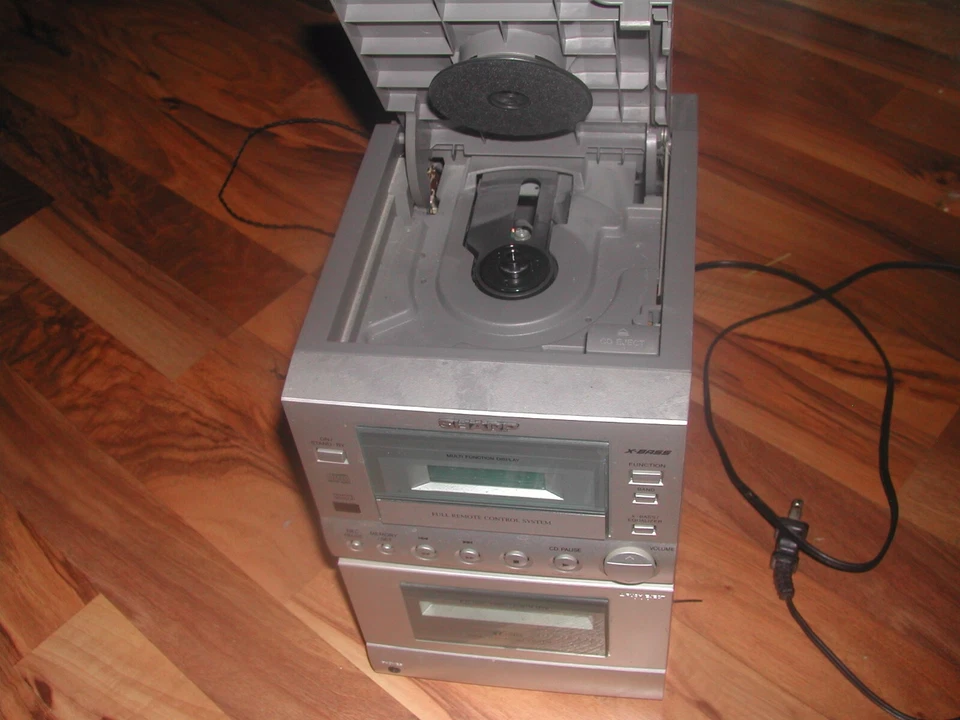 SHARP Model XL-505 Desktop Home Audio Compact System w/ Remote -needs fixs!!!! - Image 4 of 4