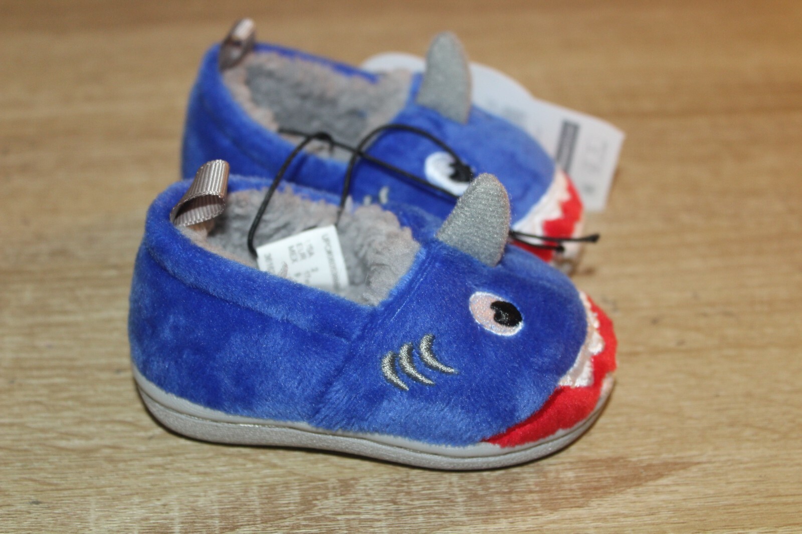 SAOLA NUOVE ciabatte neonato bambino taglia 2 peluche squalo blu con suola interna esterna