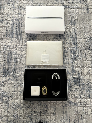 Apple MacBook Pro A1398 15.4'' Laptop w/ Retina Display ME294LL/A (October, 2013)