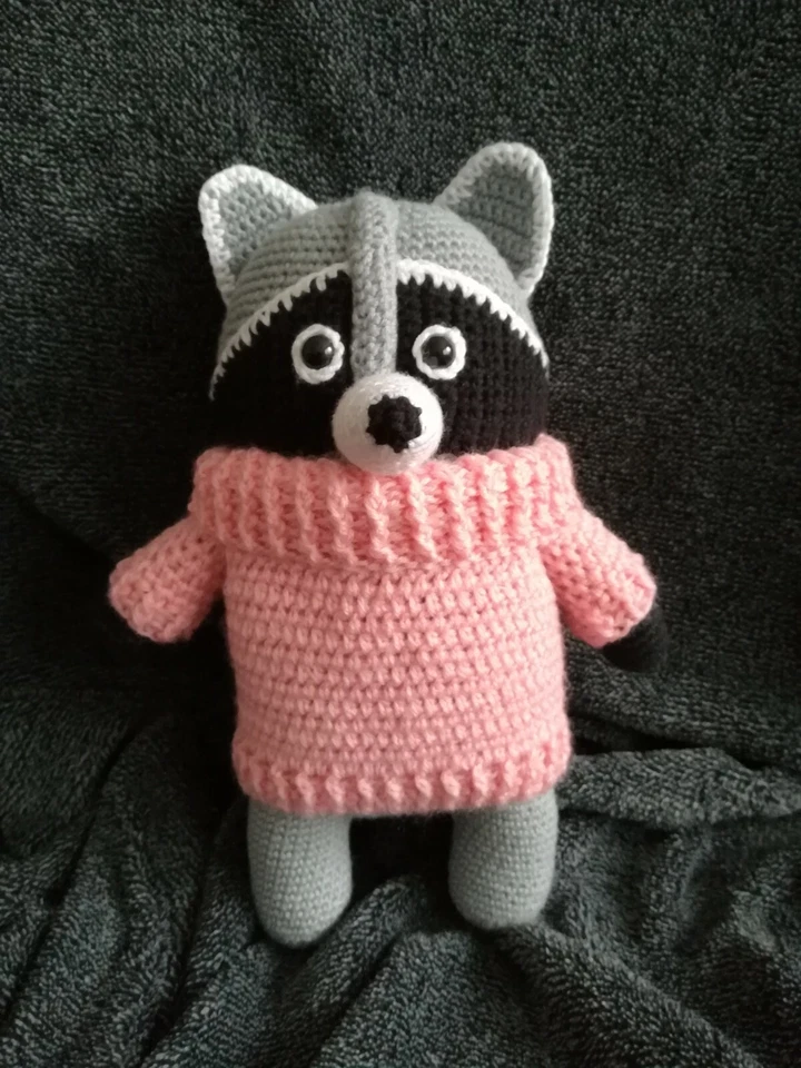 Juguete amigurumi mapache ganchillo animal de peluche con suéter peluche hecho a mano regalo Foto 4 de 4