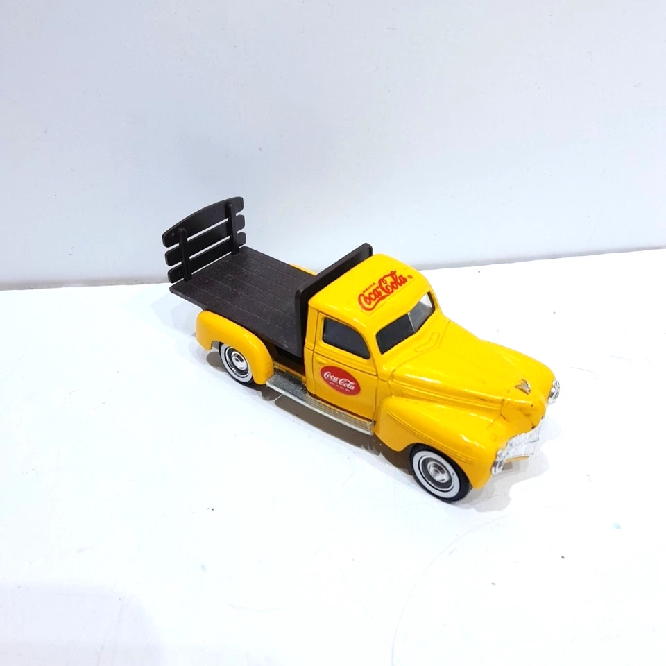 solido dodge 1940 diecast truck DISPLAYED ONLY 1:43 - Image 3 of 4