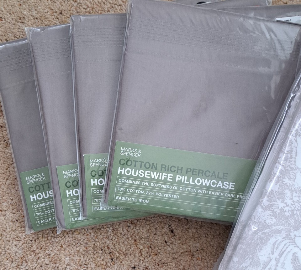M&S King Size Duvet Set Plus 4 Contrasting Pillowcases. Brand New eBay