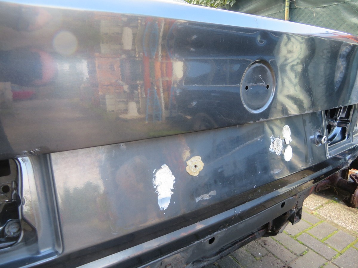 Originale BMW E34 Limousine Heckklappe in Diamantschwarz-metallic  