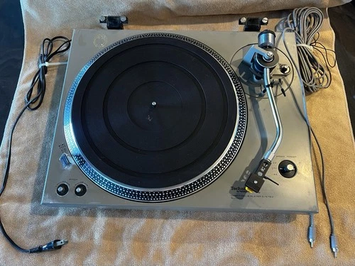 Technics by Panasonic SL-1500 Direct Drive Turntable Silver/Black 33/45RPM RCA