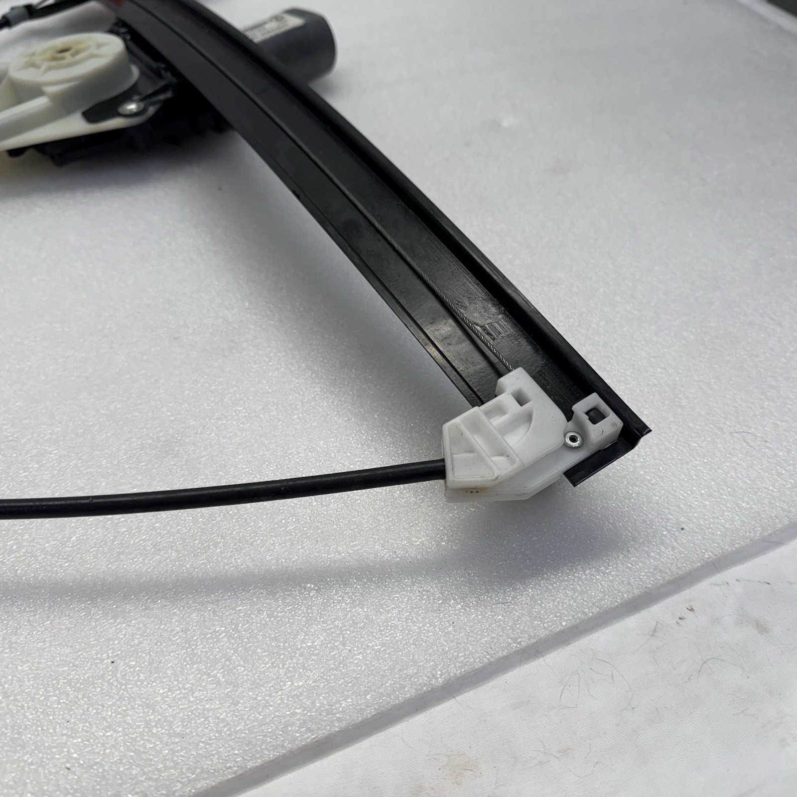 03-13 Maserati Quattroporte M139 FRONT RIGHT Window Regulator Motor OEM 84934000