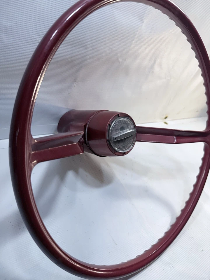 Volante Oldsmobile F-85 1961-1962 plato profundo con botón de bocina OEM limpio usado Foto 3 de 4