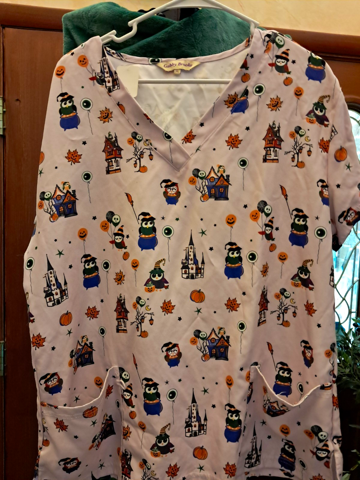 Gaby Brooke Women’s Size S White V-Neck Scrub Top Halloween Pattern Pockets