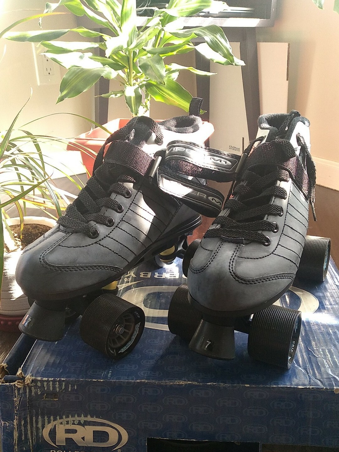 Men's Viper M1 Size 7 Skates Roller Derby Black Quad Skates Model U721M